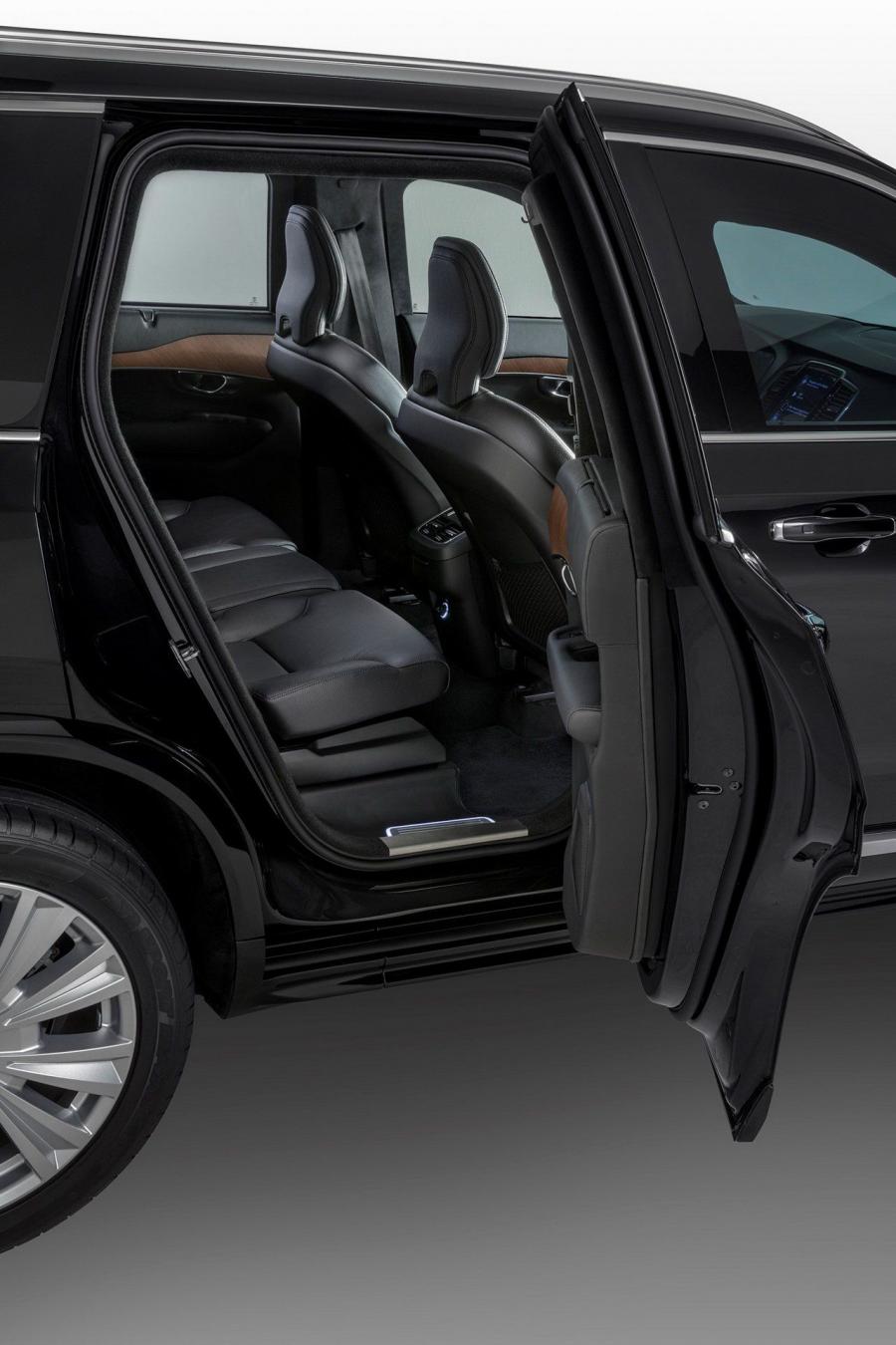 Интерьер Volvo XC90 Armoured 2019 года  (фото 4 из 11)